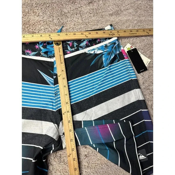 QUIKSILVER YG Remix Stripe 19" UEA1 Boardshorts BLUE NWT - Picture 14 of 16